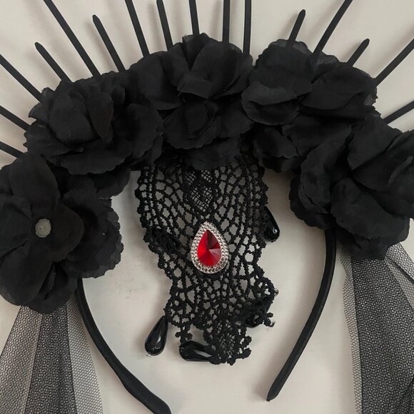Gothic Black Halo Crown With Veil - Picture 3 of 14